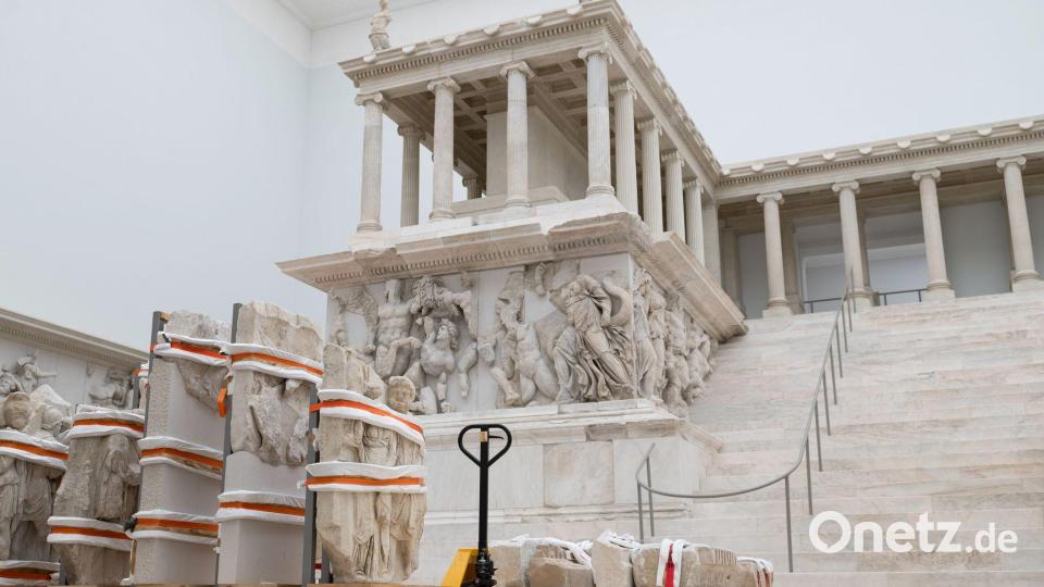 Derzeit für Besucher geschlossen: der berühmte Pergamonaltar. (Archivbild) Bild: Markus Lenhardt/dpa