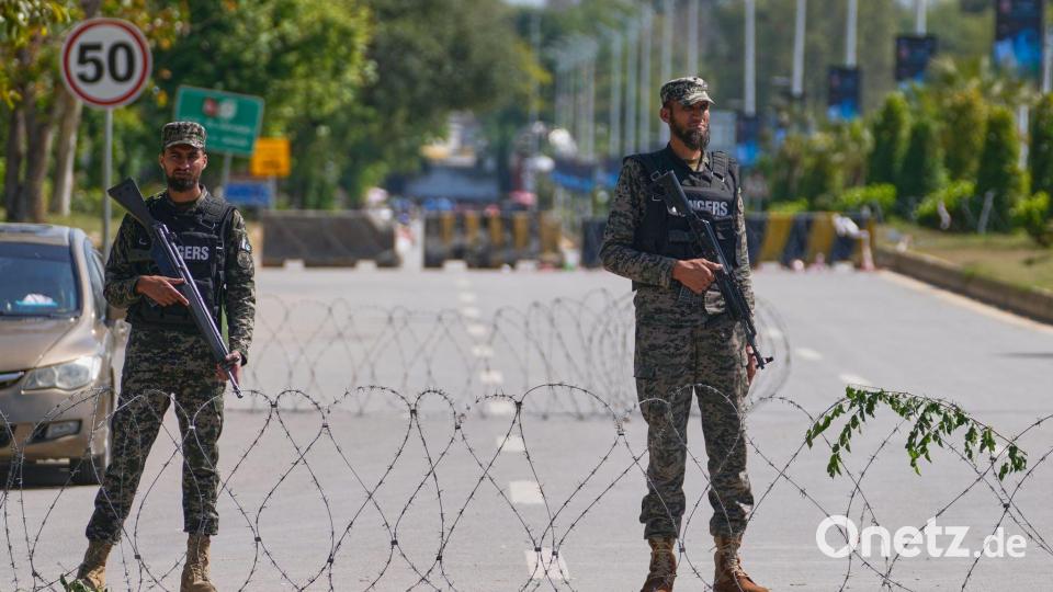 In der pakistanischen Hauptstadt Islamabad sind mehr als 10.000 Sicherheitskräfte im Einsatz, um die Friedensgespräche zu sichern. Bild: Anjum Naveed/AP/dpa