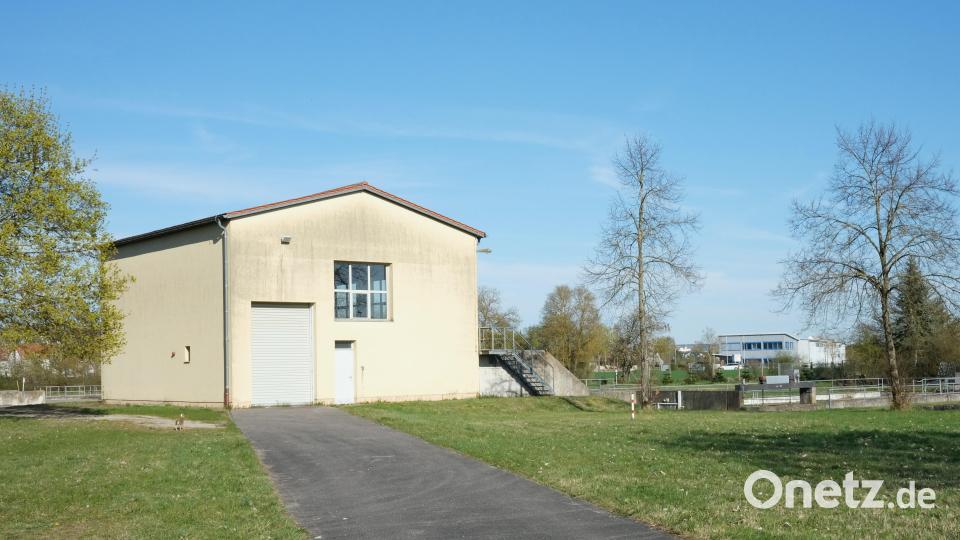 Der Standort der gemeinsamen Feuerwache Dachelhofen-Ettmannsdorf befindet sich auf dem Areal einer stillgelegten Kläranlage und liegt ziemlich genau in der Mitte zwischen den beiden Schwandorfer Ortsteilen. Bild: Hirsch