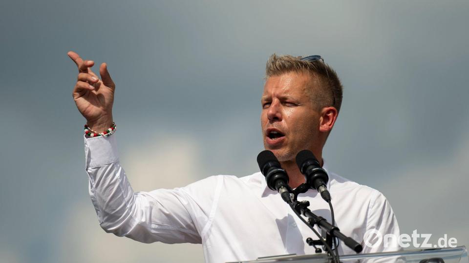 Oppositionsführer Magyar forderte Orban auf, eine eventuelle Wahlniederlage „mit Würde“ zu akzeptieren. (Archivbild) Bild: Denes Erdos/AP/dpa