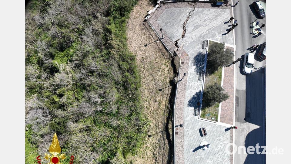 Dutzende Menschen wurden evakuiert. Bild: -/Vigili Del Fuoco/dpa