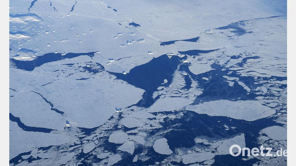 Eine teils zugefrorene Fjordlandschaft in Grönland (Illustration). Bild: Steffen Trumpf/dpa