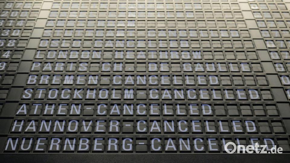 Blick auf eine Anzeigetafel am Frankfurter Flughafen. Bild: Hannes P Albert/dpa