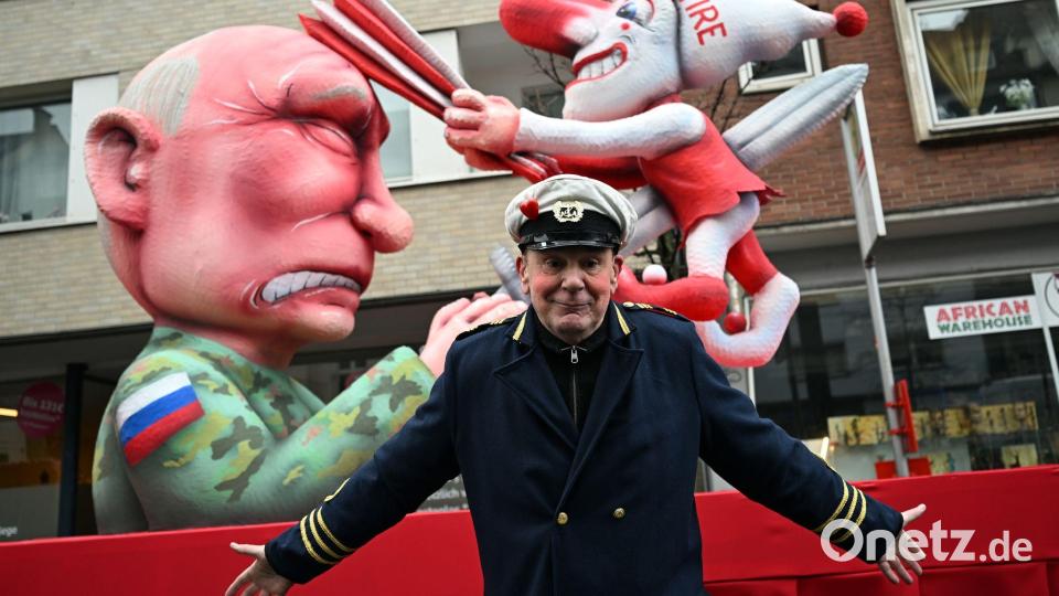 Der Künstler Jacques Tilly musste sich eines Angriffs Russlands auf die Kunstfreiheit erwehren. (Archivbild) Bild: Federico Gambarini/dpa