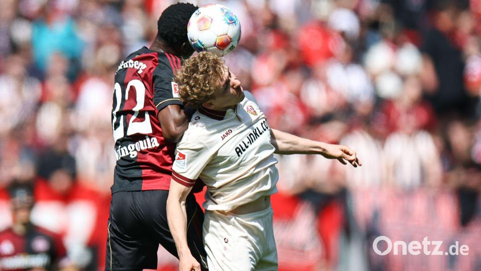 Viele Zweikämpfe prägten das Spiel, hier zwischen Nürnnbergs Rabby Nzingoula (l) und Luca Herrmann. Bild: Daniel Karmann/dpa