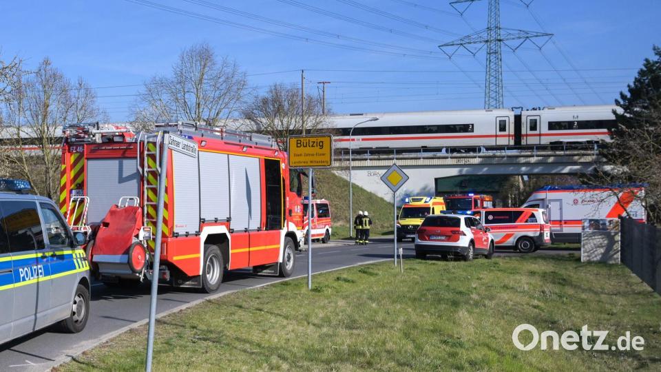 Es mussten Verletzte versorgt werden. Bild: Heiko Rebsch/dpa