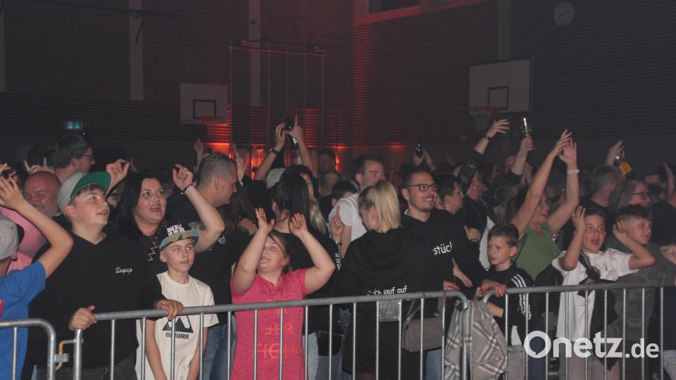 Seine Fans waren begeistert und sehr textsicher. Bild: Konrad Rosner