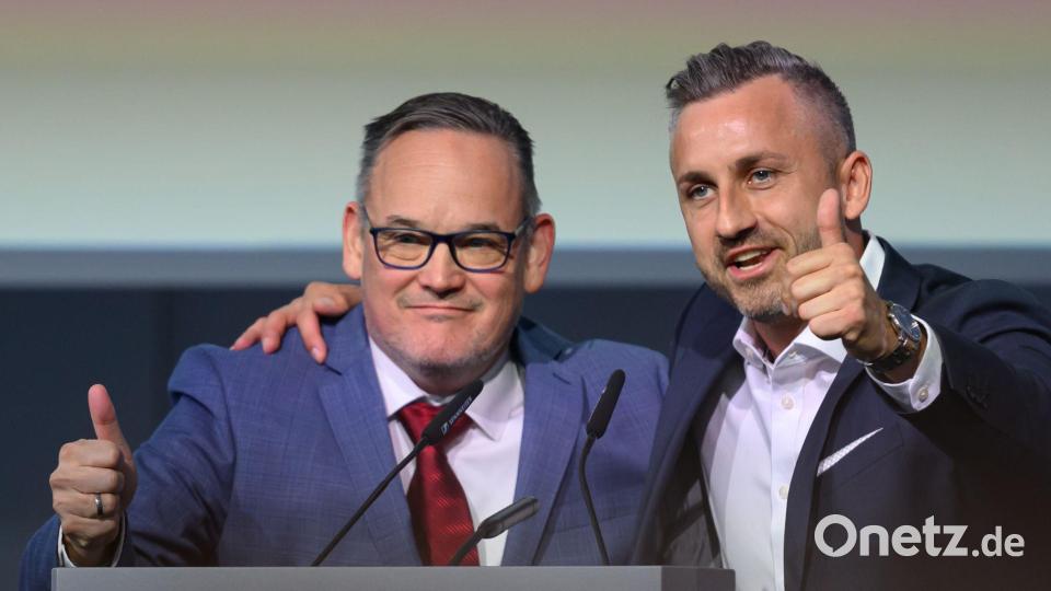 „Wir sind der Rammbock des Volkes, mit dem das Volk demokratisch in die Festungen des etablierten Machtkartells eindringt“, sagt AfD-Landeschef Martin Reichardt (links). Ulrich Siegmund soll nach dem Willen der AfD Ministerpräsident werden. Bild: Hendrik Schmidt/dpa