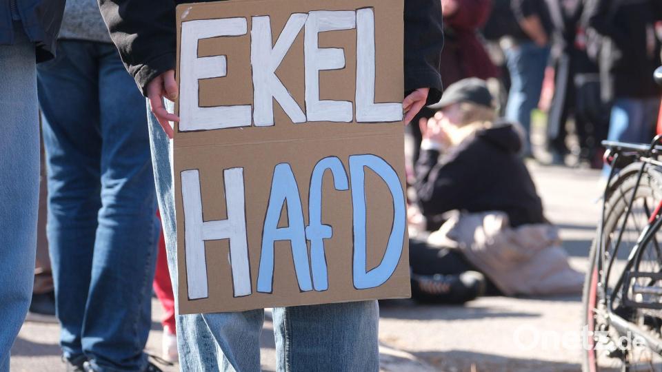 An fünf angemeldeten Versammlungen haben laut Polizei mehrere Hundert Personen teilgenommen. Bild: Sebastian Willnow/dpa