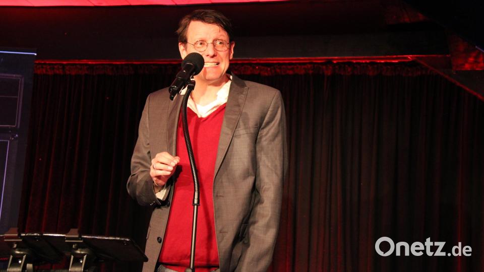 Im Programm von Bewie Bauer darf natürlich seine Paradeparodie auf den ehemaligen Gesundheitsminister Karl Lauterbach nicht fehlen. Bild: Hans Prem