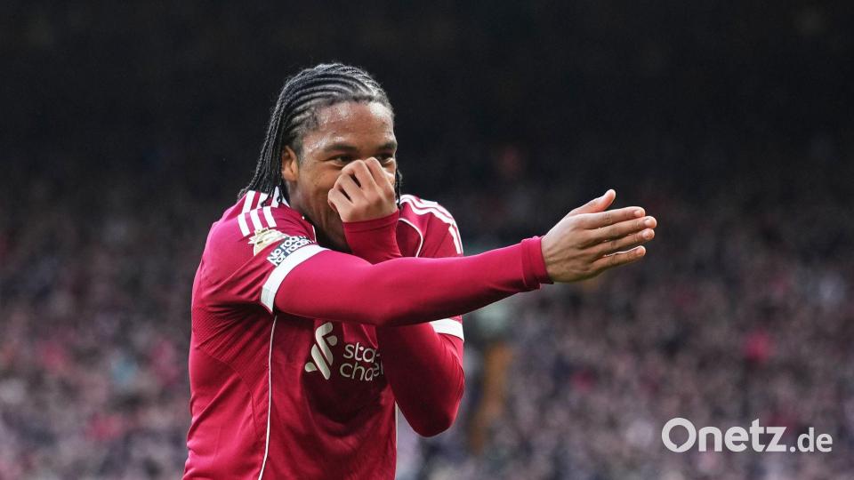 Rio Ngumoha jubelt nach dem Führungstreffer für den FC Liverpool. Bild: Jon Super/AP/dpa