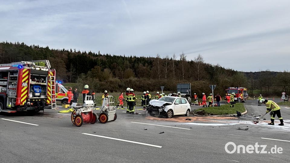 Zwei PKW kollidierten auf der B85 bei Königstein. Bild: Jürgen Leißner