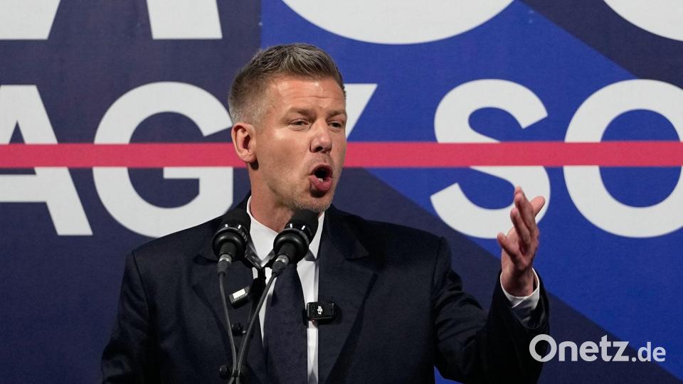 Am Tag vor der Parlamentswahl in Ungarn wähnt sich Oppositionschef Magyar bereits als Sieger. Bild: Darko Bandic/AP/dpa