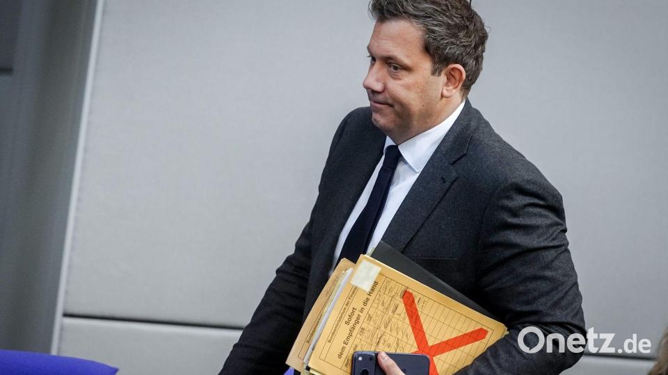 Der Finanzminister fordert eine Übergewinnsteuer und einen Preisdeckel für Kraftstoffe. (Archivbild) Bild: Kay Nietfeld/dpa