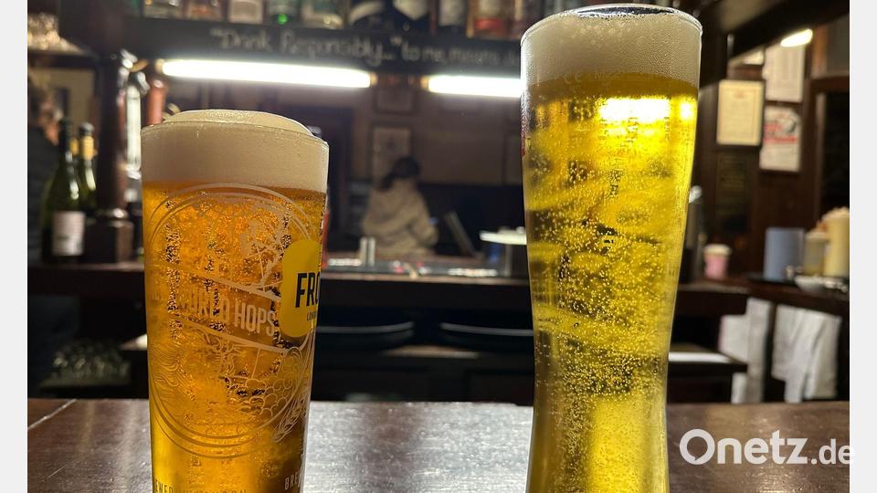 In Dundonald kann das klassische Pint schon bald neben einer Lidl-Filiale genossen werden. (Archivbild) Bild: Benedikt von Imhoff/dpa