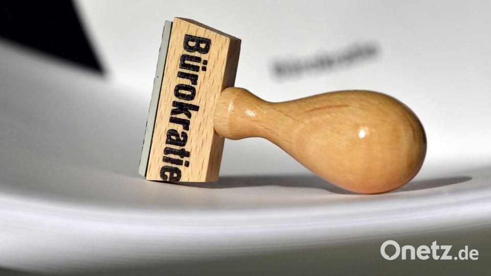 Bürokratieabbau haben sich schon mehrere Bundesregierungen auf die Fahnen geschrieben, nur haben die meisten Bürgerinnen und Bürger den Eindruck, dass die Last unter dem Strich nicht sinkt. (Symbolbild) Bild: Ralf Hirschberger/dpa-Zentralbild/dpa