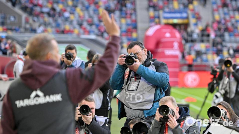 Das 1:2 gegen Holstein Kiel war unter dem Trainer die vierte Niederlage in Folge. Bild: Anke Waelischmiller/dpa