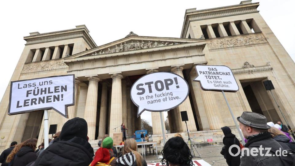 Einige Hundert Menschen demonstrieren gegen patriarchale Gewalt. Bild: Karl-Josef Hildenbrand/dpa