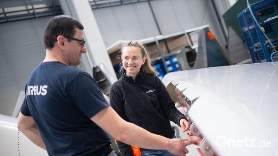 Michelle Klautke leitet ein Reparaturteam. Bild: Sina Schuldt/dpa