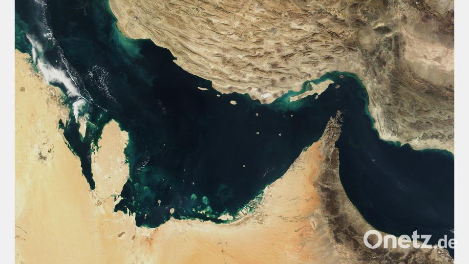 Der Schiffsverkehr durch die Straße von Hormus ist wichtig für die Weltwirtschaft. (Archivbild) Bild: -/The Visible Earth/NASA/dpa