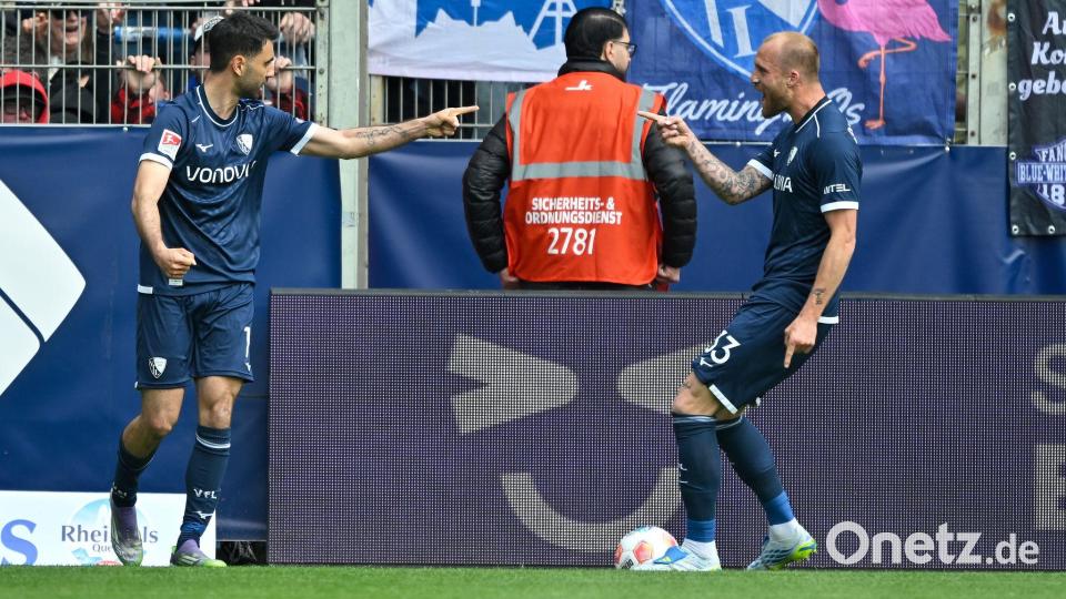 Zwei Ex-Braunschweiger jubeln für Bochum: Torschütze Gerrit Holtmann (l) und Stürmer Philipp Hofmann. Bild: Ulrich Hufnagel/dpa