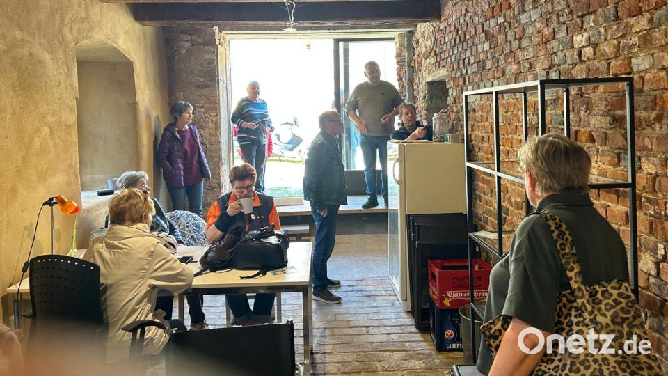 Kaffee und Kuchen verkürzten so manche Wartezeit im Reparaturcafé. Bild: Peter Gmeiner