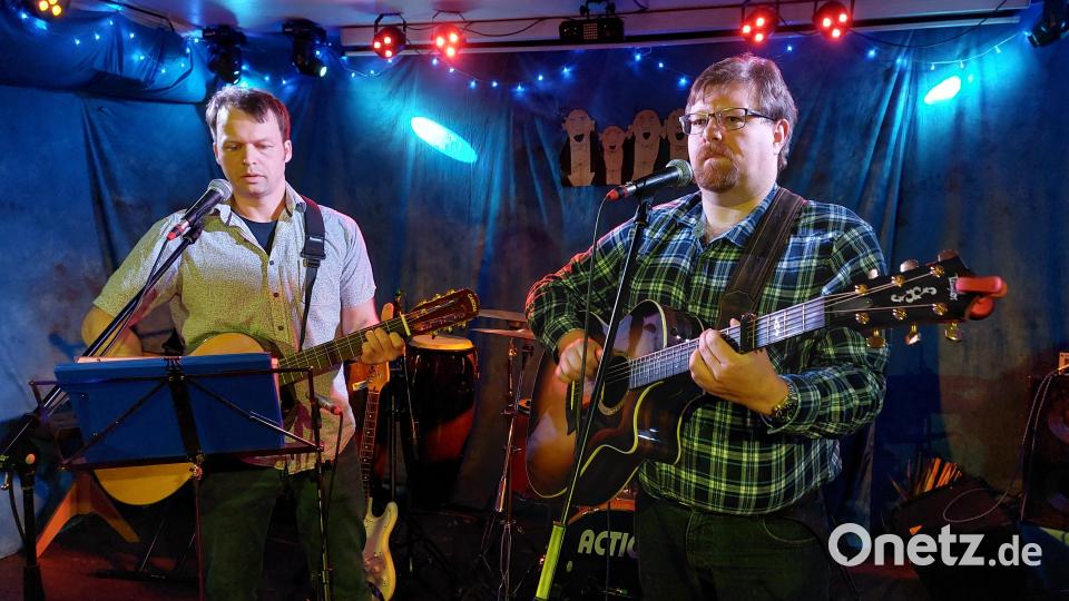 Das Duo "Stringbound Stories" mit Josef Bauer und Simon Raß. Bild: Kunz