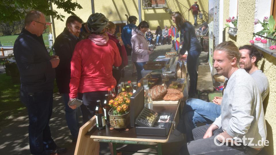 Die Angebote an den einzelnen Stationen, wie hier auf der Fisntermühle, interessierten die Radler. Bild: fz