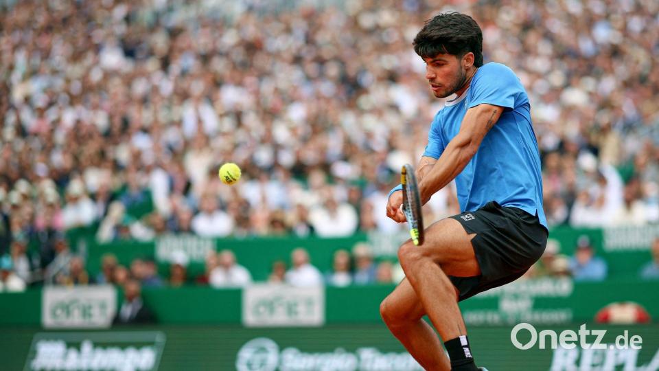 Verliert gegen seinen Erzrivalen: Carlos Alcaraz. Bild: Valery Hache/AFP/dpa