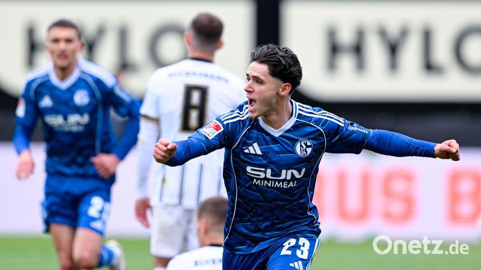 Schalke siegt in Unterzahl in Elversberg. Bild: Uwe Anspach/dpa