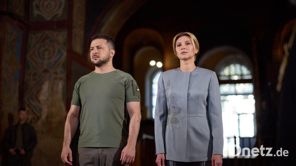 Der ukrainsche Präsident Wolodymyr Selenskyj und seine Frau Olena würdigten zum orthodoxen Osterfest die Standhaftigkeit ihrer Landsleute im Kampf gegen den russischen Angriffskrieg. (Archivbild) Bild: Präsidialamt der Ukraine/ZUMA Wire/dpa