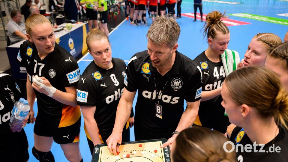 Führt Bundestrainer Markus Gaugisch sein Team im Dezember zur nächsten Medaille? Bild: Marco Wolf/dpa