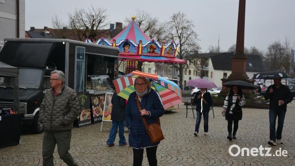 Auch die beiden Kinderkarusselle halfen wenig, um junge Besucher anzulocken. Bild: jr