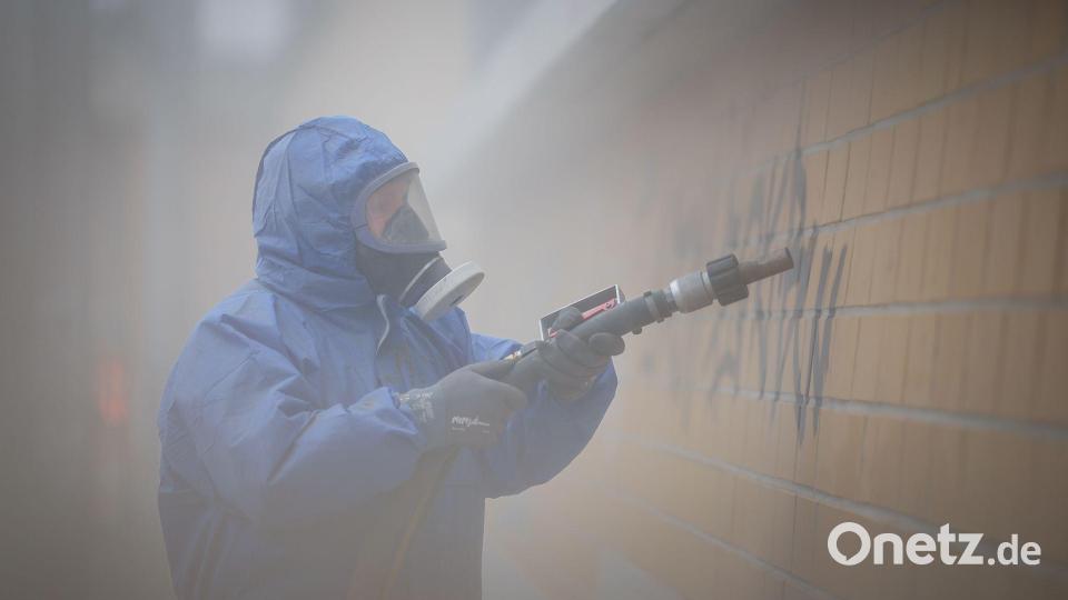 Frühjahrsputz bei der Deutschen Bahn Bild: Ronny Hartmann/dpa