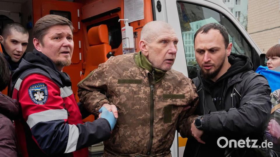 Russland und die Ukraine tauschten erneut Gefangene aus. Bild: Efrem Lukatsky/AP/dpa