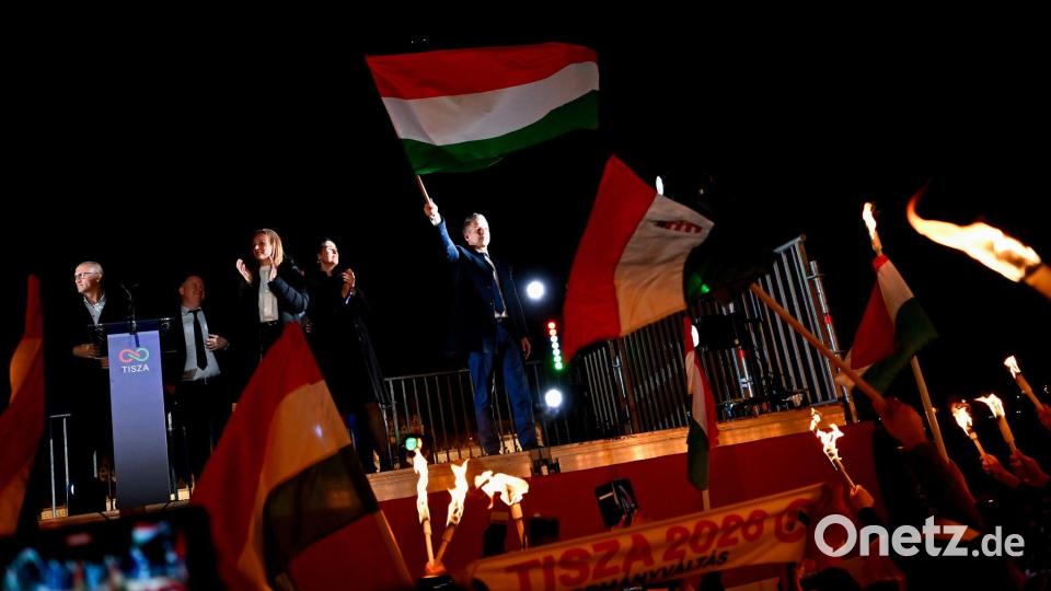 Mit dem Wahlsieg seiner Tisza-Partei beendet Peter Magyar die Ära des Langzeit-Herrschers Viktor Orban. Bild: Denes Erdos/AP/dpa