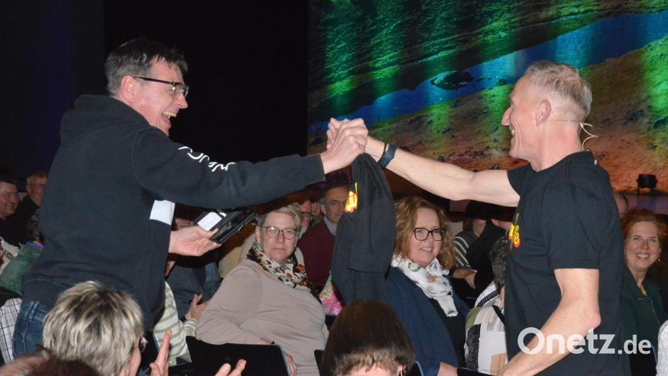 Michl Müller (rechts) und sein neuer Kumpel Uwe aus Krummennaab. Bild: Kunz
