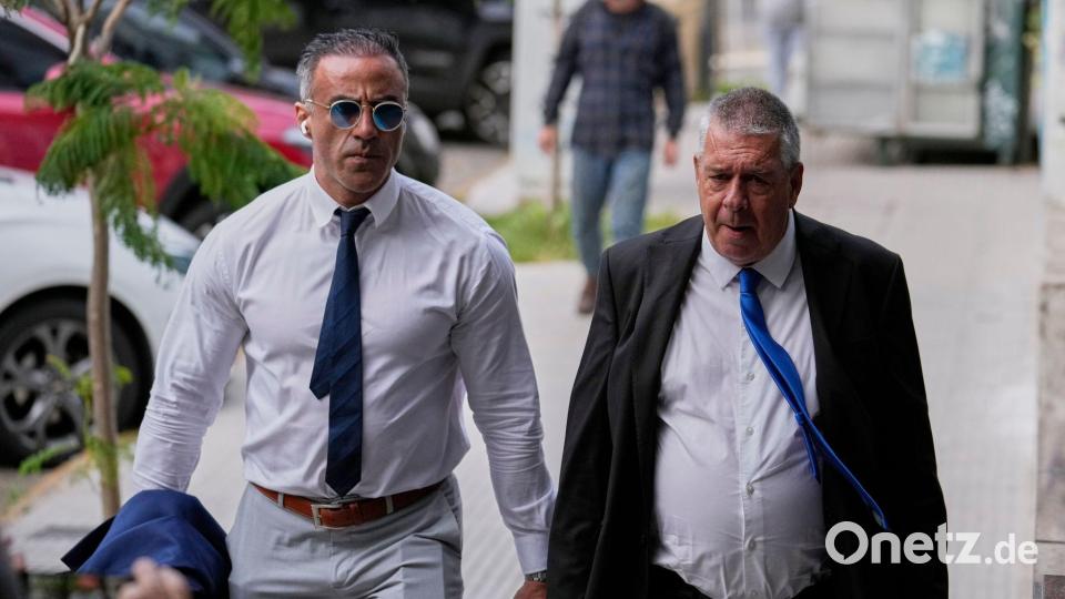 Maradonas Leibarzt und weiteren Medizinern und Pflegern wird Totschlag vorgeworfen. (Archivbild) Bild: Natacha Pisarenko/AP/dpa