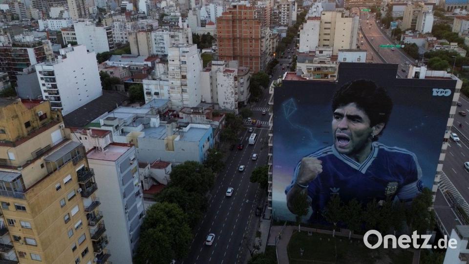 Maradona wird in dem südamerikanischen Land als Held verehrt. (Archivbild) Bild: Natacha Pisarenko/AP/dpa