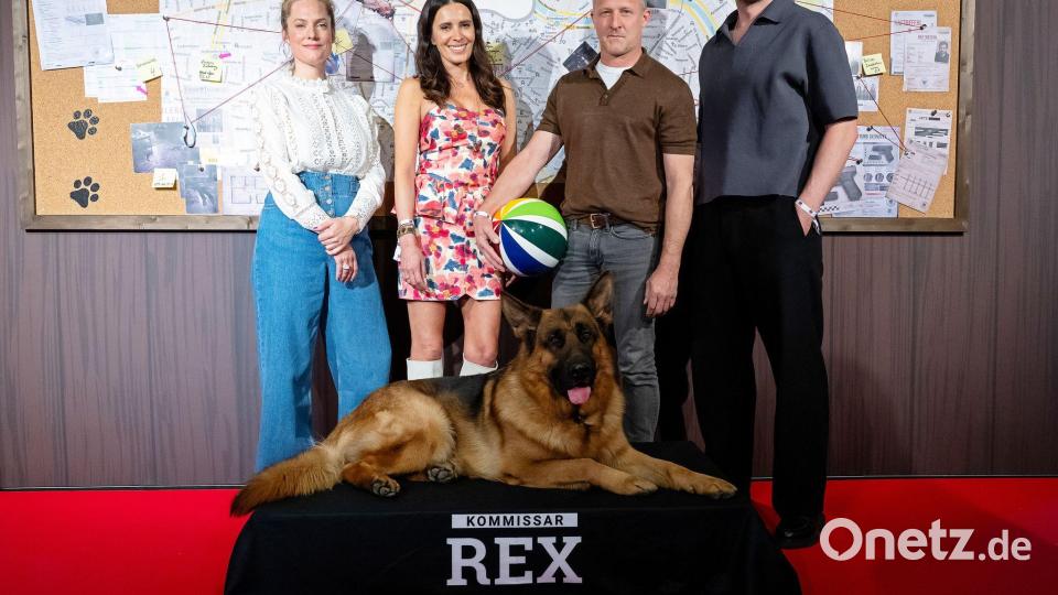 Das Schauspiel-Team bei der Premiere in München. Bild: Sven Hoppe/dpa