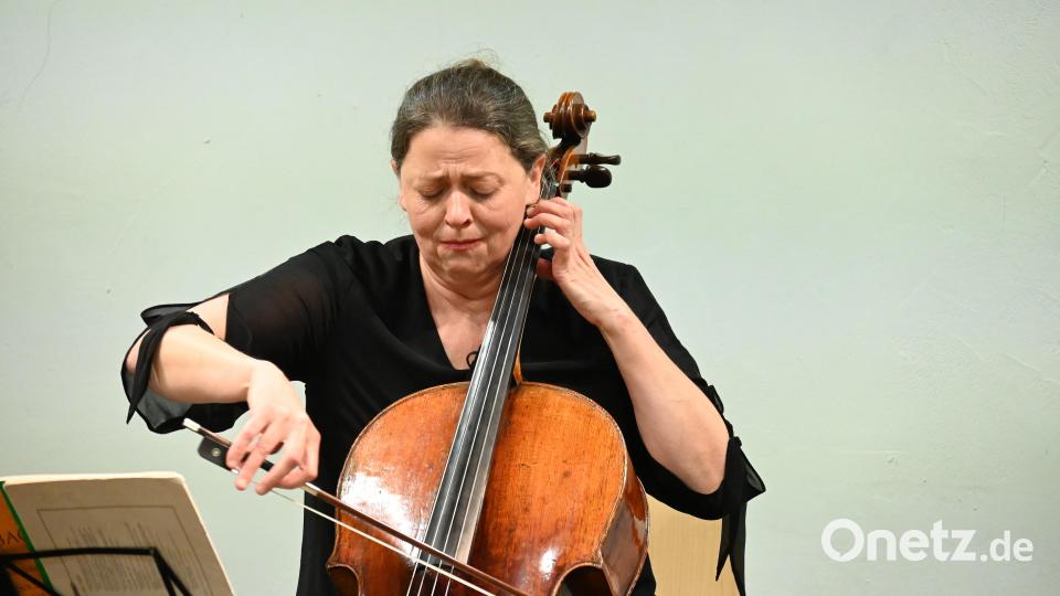 Technisch höchst anspruchsvolle Passagen wechselten sich mit innigen, ausdrucksstarken Linienführungen im zweiten Teil des Solo-Programms von Cellistin Ulrike Hofmann ab. Bild: kki