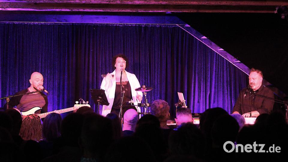 Das Trio "Soulfood unplugged" mit Steffi Denk, Sepp Haslinger und Fred Jacobsson begeisterte am Samstagabend am Schafferhof Bild: stg