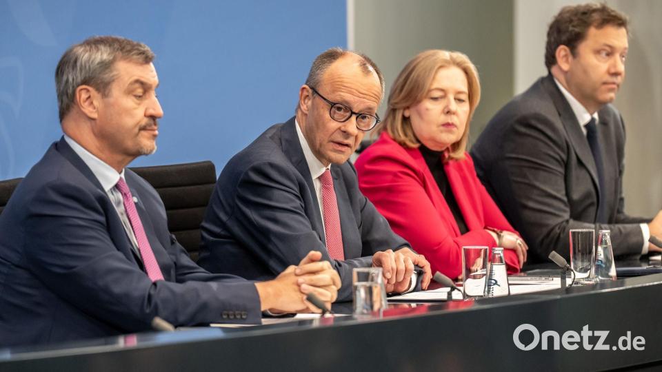 Kanzler Merz dämpfte Erwartungen an langfristig wirkende Entlastungen bei den Spritpreisen. Bild: Michael Kappeler/dpa