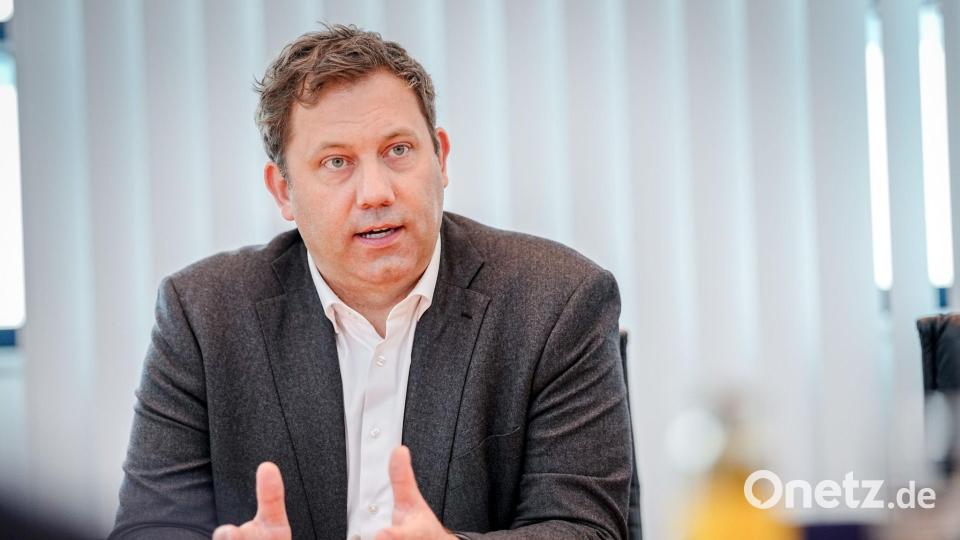 Für SPD-Chef Lars Klingbeil kommt es jetzt auf eine zügige Umsetzung von Entlastungen an. Bild: Kay Nietfeld/dpa