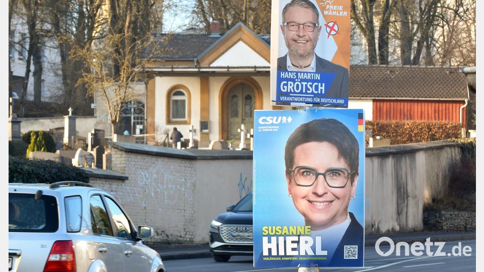 In Sulzbach-Rosenberg darf jede Parteien an maximal 75 Standorten Plakate anbringen. Pro Standort sind zwei Plakate je Partei erlaubt. So können bei Wahlen schnell über 1000 Plakate in der Stadt zusammenkommen. Archivbild: Petra Hartl