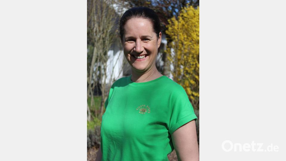 "Übungen mit dem Gymnastikball empfehle ich vor allem den Menschen, die sonst nicht so viel Sport treiben", sagt Physiotherapeutin Heike Lautner. Bild: Evi Wagner