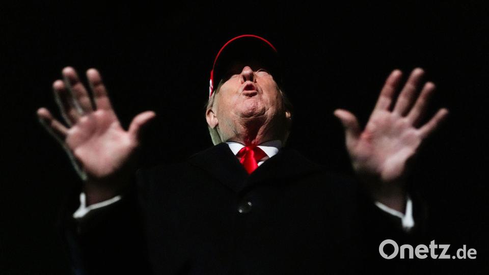 US-Präsident Donald Trump legt sich mit der katholischen Kirche an. Bild: Julia Demaree Nikhinson/AP/dpa