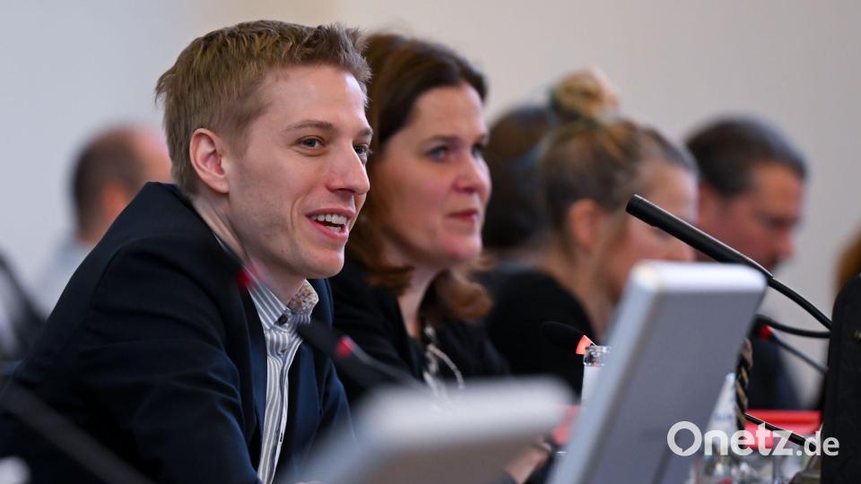 Wegen einer ernsthaften Erkrankung von Dieter Reiter (SPD) führt der designierte Oberbürgermeister Dominik Krause (Grüne) bereits jetzt die Amtsgeschäfte. (Archivbild) Bild: Sven Hoppe/dpa
