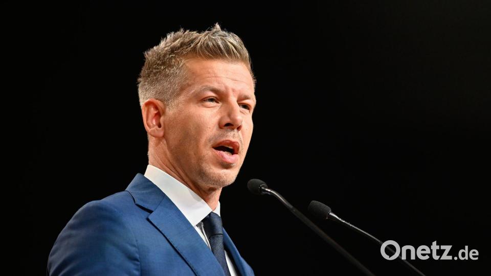 Peter Magyar hat sich mit seiner Partei bei der Wahl in Ungarn durchgesetzt. (Archivbild) Bild: Denes Erdos/AP/dpa