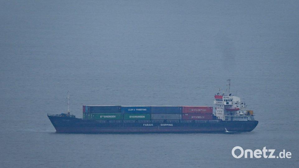 Die Behinderungen der Schifffahrt durch den Iran-Krieg belasten die Weltwirtschaft. Bild: Uncredited/AP/dpa